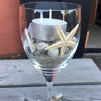 Fyrfadsstage med strandfund